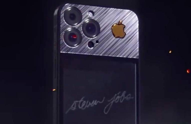 乔布斯签名版iPhone13售价17万 - 1