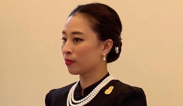 配饰多重要？泰国公主凸嘴又没下巴，却因一串项链看起来无比尊贵 - 1