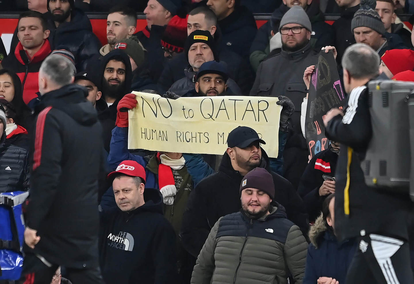 曼联的收购风波：球迷们对卡塔尔财团的质疑 - 3