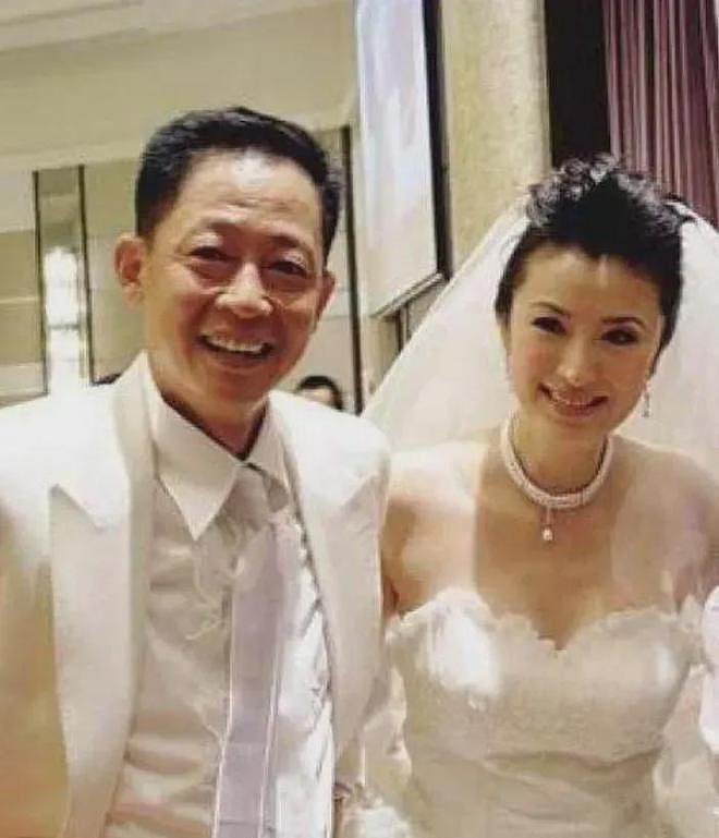 56岁“情场浪子”王志文近况,富婆娇妻年轻漂亮,与15岁儿子像爷孙 - 9