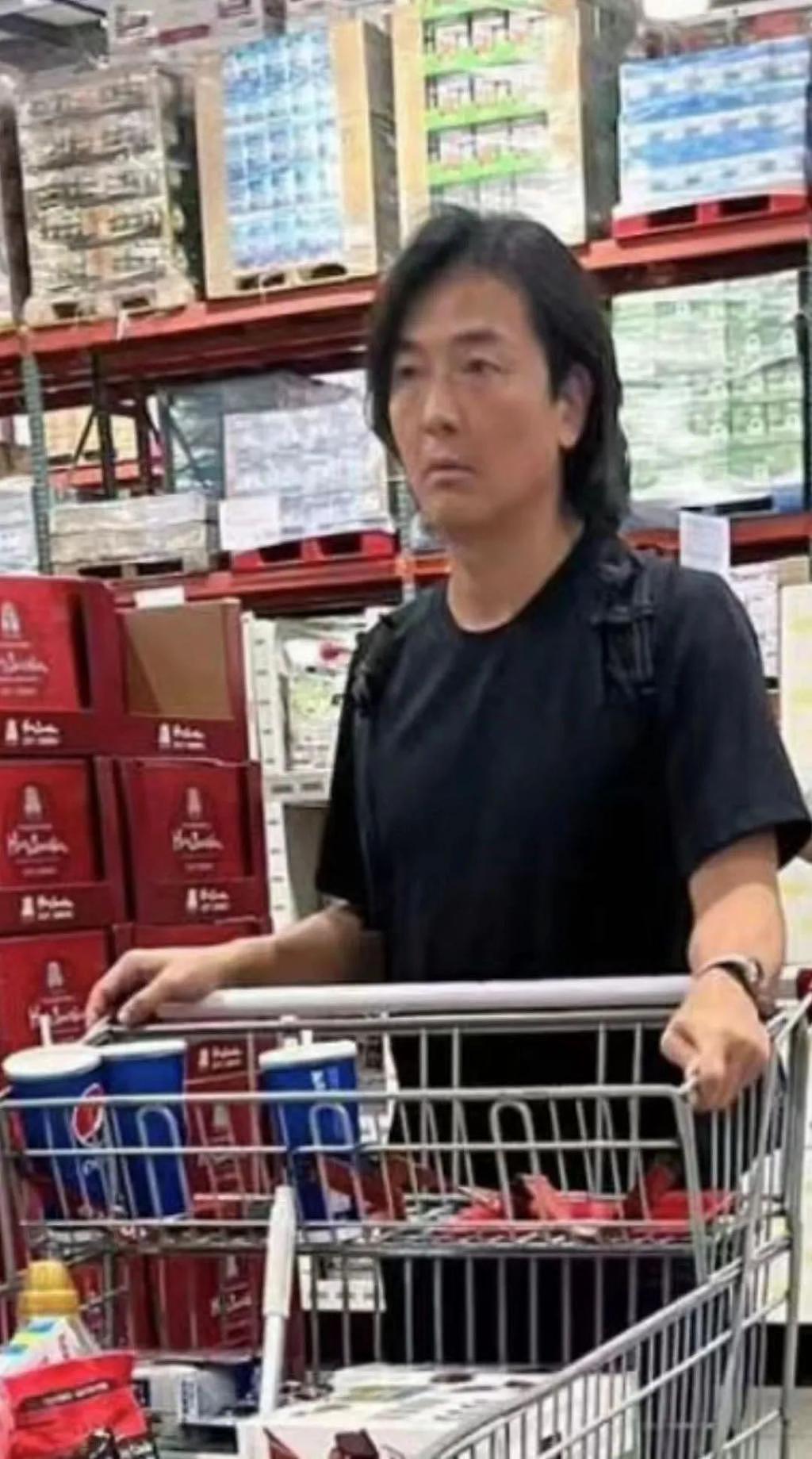 郑伊健定居日本逛超市，一脸憔悴买大量厕纸，蒙嘉慧被疑有孕 - 2