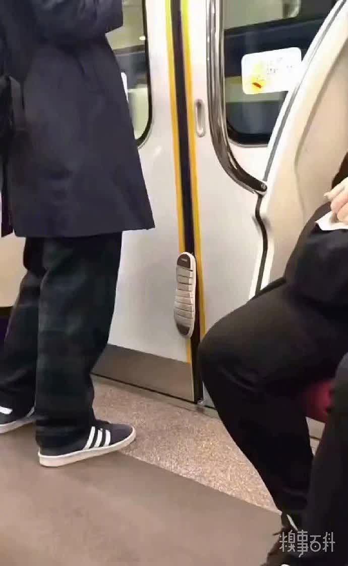 地铁上能有多挤 ！