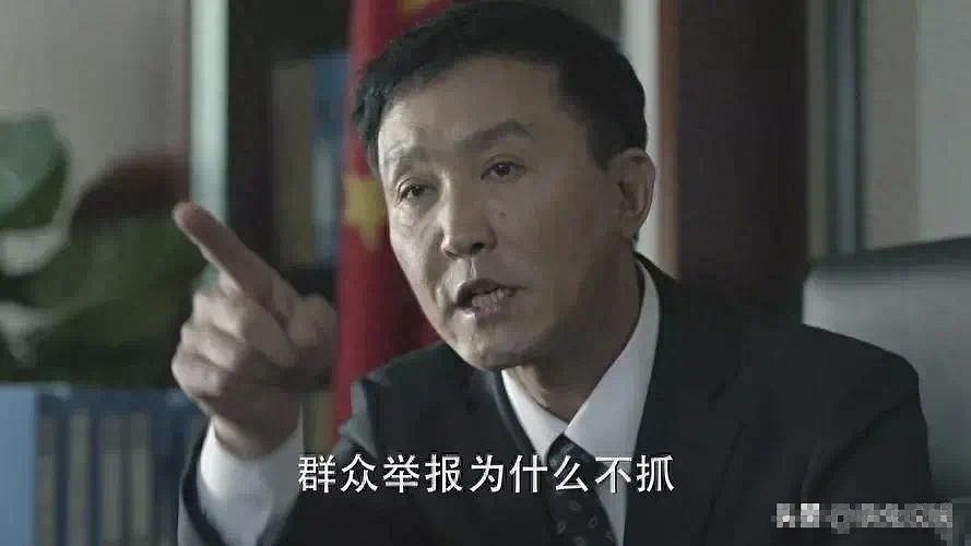 “达康书记”现身大英博物馆，57岁妻子皮肤白皙，一家三口低调出游 - 1