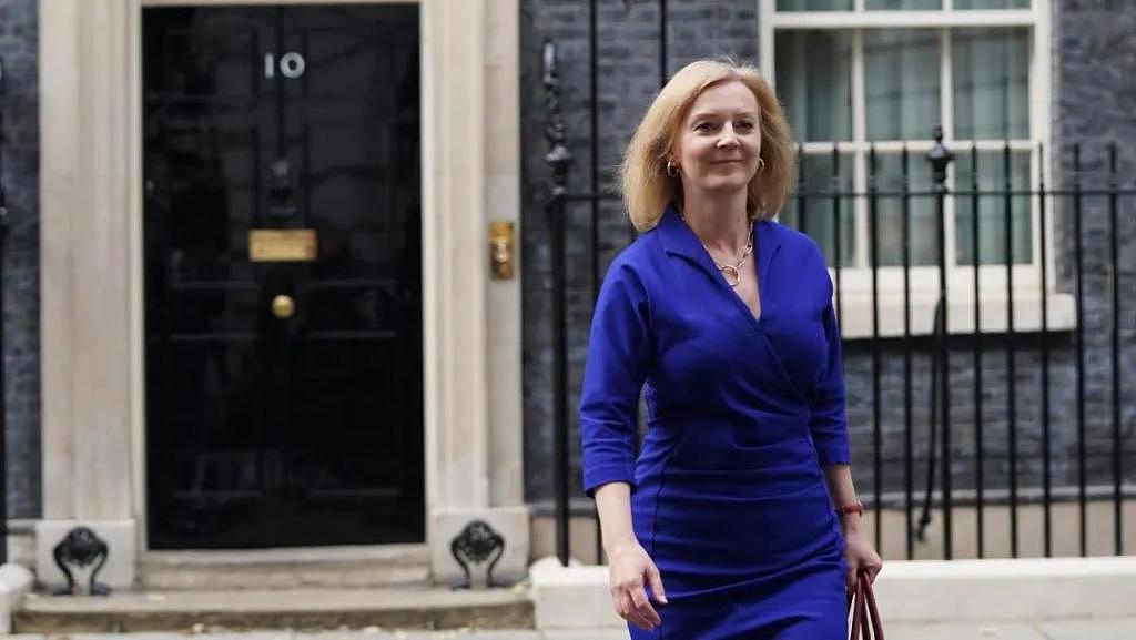 戴廉价耳环，模仿撒切尔夫人，英国新首相出炉 - 2