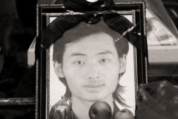 湖南27岁农民工救人牺牲，被救4人趁乱逃离，众人搜寻7天令其跪谢 - 19