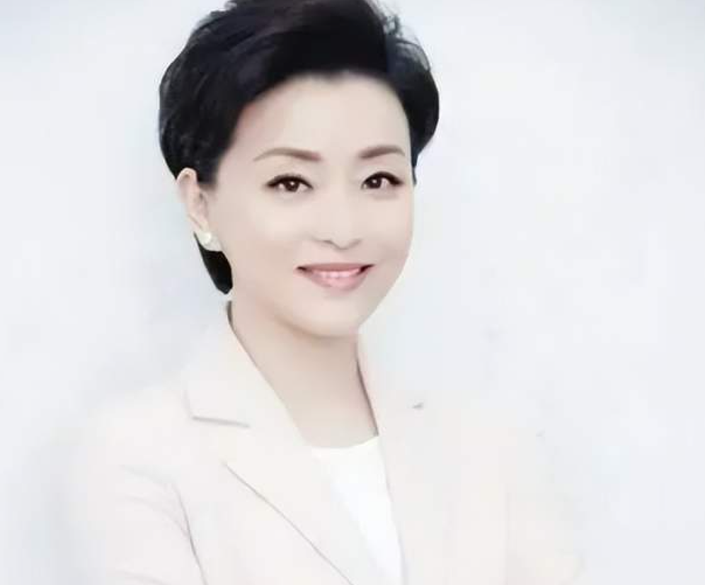 他是杨澜的儿子，长相像复制粘贴，身高1米85，高大帅气 - 4