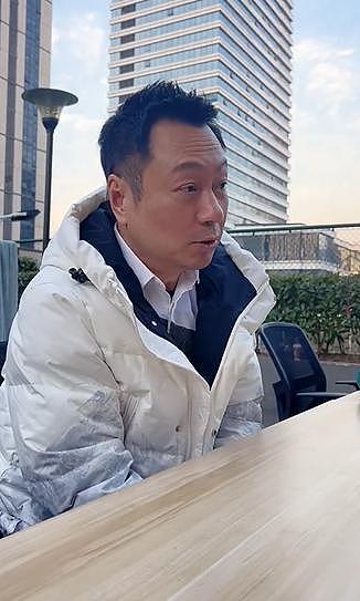 57 岁黎耀祥回应摆地摊传闻 自嘲“赚点生活费” - 1