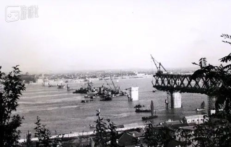 建设中的武汉长江大桥