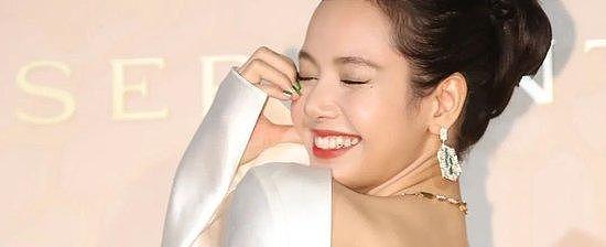 韩国大热女团引发Y2K牙钻美妆热潮 - 15
