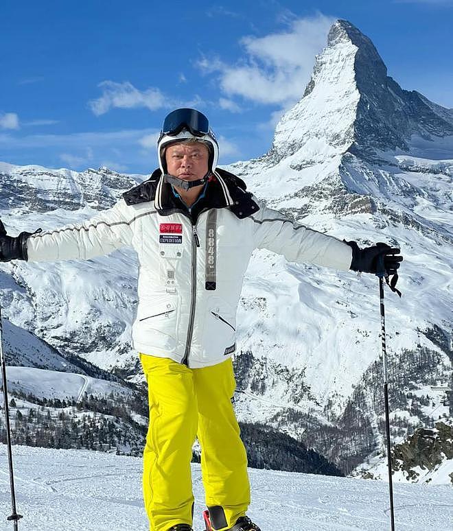 谭咏麟陈百祥现身瑞士，72 岁高龄挑战高山滑雪 - 4
