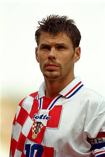 足球改变历史：前南斯拉夫的悲剧，米兰球员一脚踢出一国家 - 1