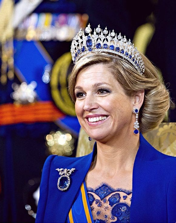 50岁荷兰王后有钱任性：珠宝王冠不重样的戴，奢华程度不输英女王 - 19