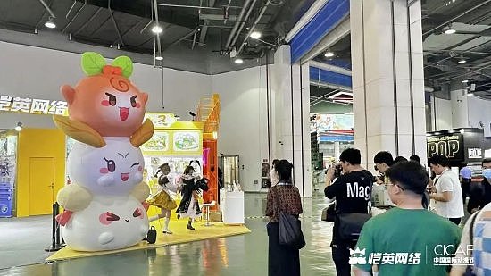 恺英网络亮相第二十届中国国际动漫节，4米巨型玩偶空降现场 - 2