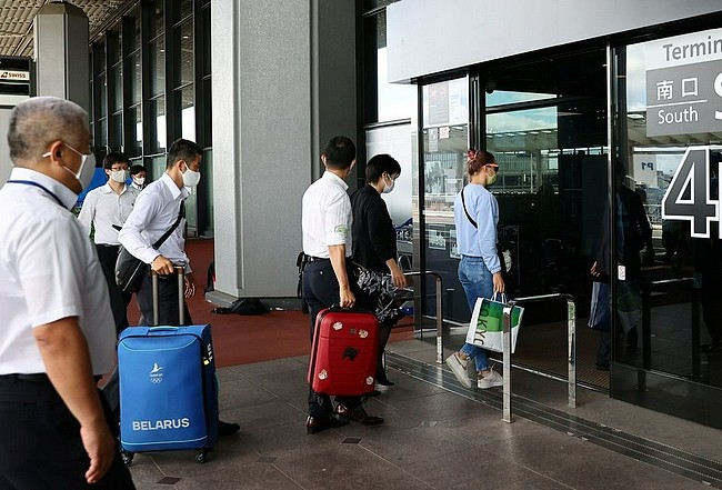 拒绝回国的白俄罗斯选手离开波兰大使馆 抵达成田机场 - 6