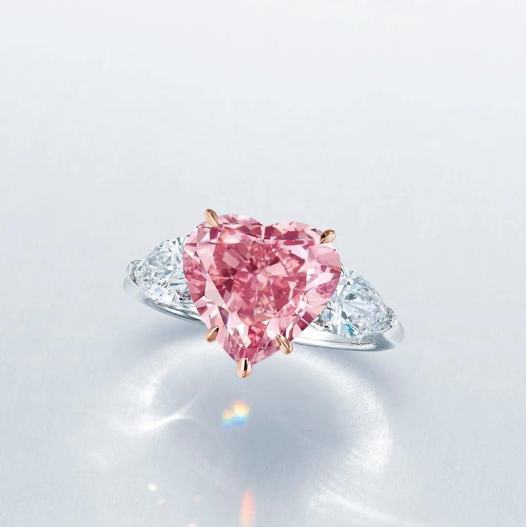 佳士得将举行“香港瑰丽珠宝”拍卖，世上最大内部无瑕艳彩紫粉色钻石吸睛 - 4