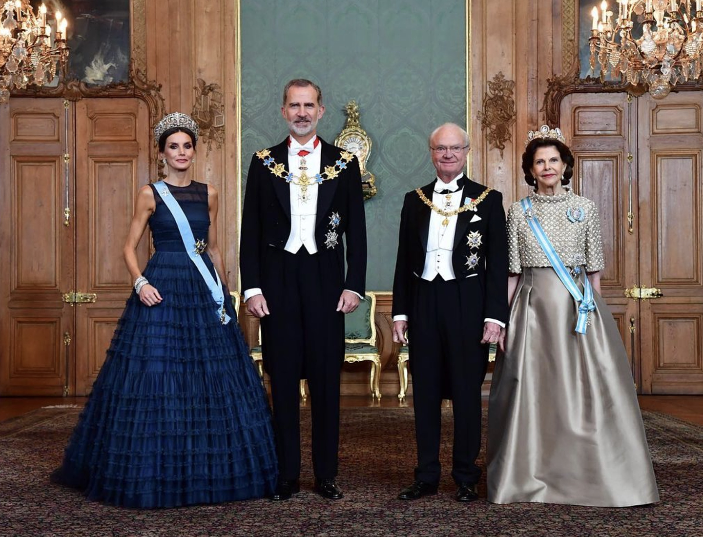 西班牙王后到访瑞典，穿H&M晚礼服，快消品牌也能穿出贵气！ - 6