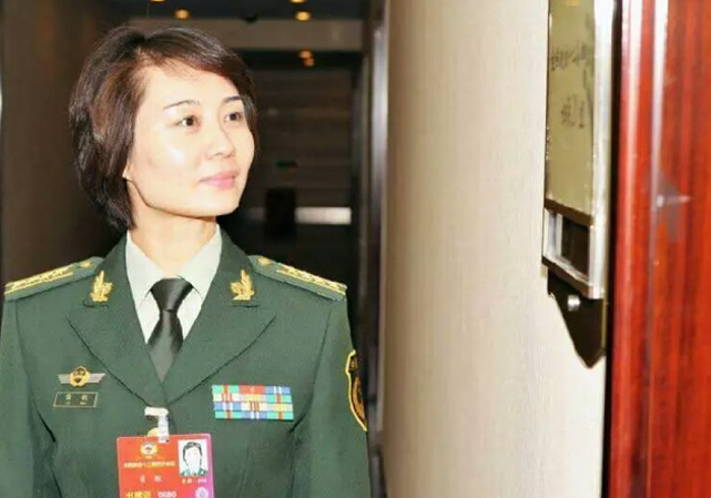 “中国第一警花”：16岁被特警队破格录取，23岁嫁给了成都保安 - 13