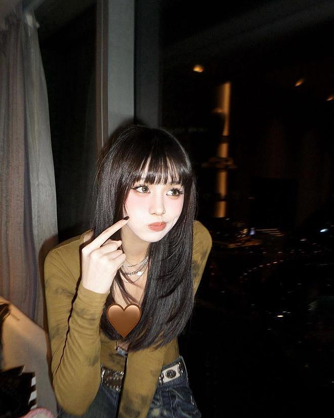 汪峰 18 岁长女罕晒浓妆美照，造型时尚变化大 - 3