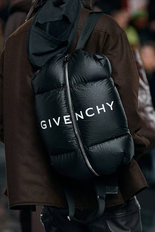 Givenchy发布2022秋冬时装秀 Kenny手袋为主要亮点？ - 20