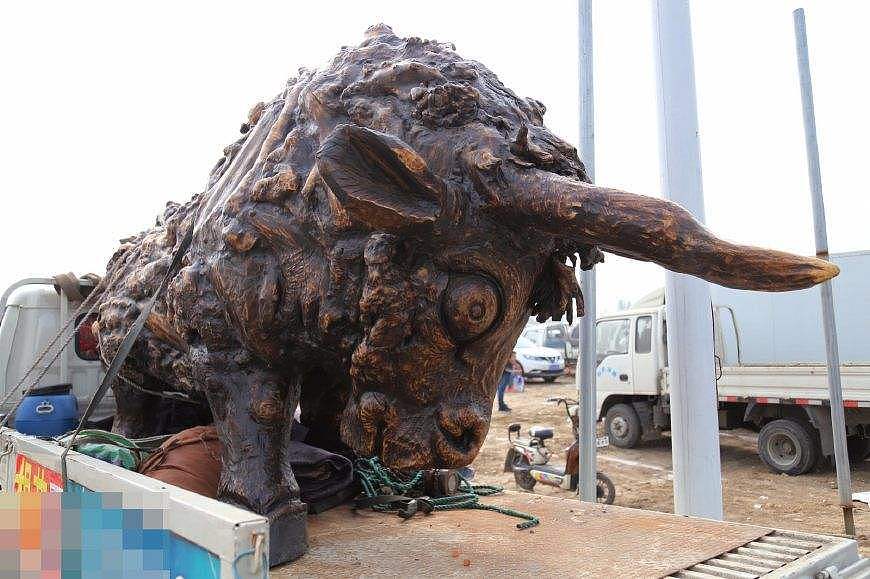 根雕工厂雕刻巨型根雕，300万嫌低拒售，如今废弃在工厂无人问津 - 4