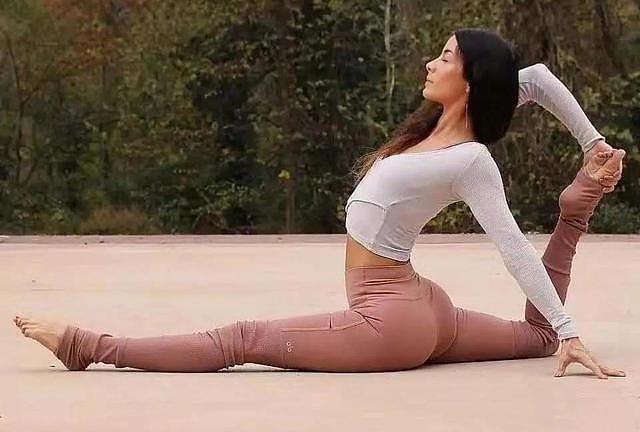 提升气质的瑜伽练习，改善圆肩驼背，直立脊柱腰背，打造女神范 - 1