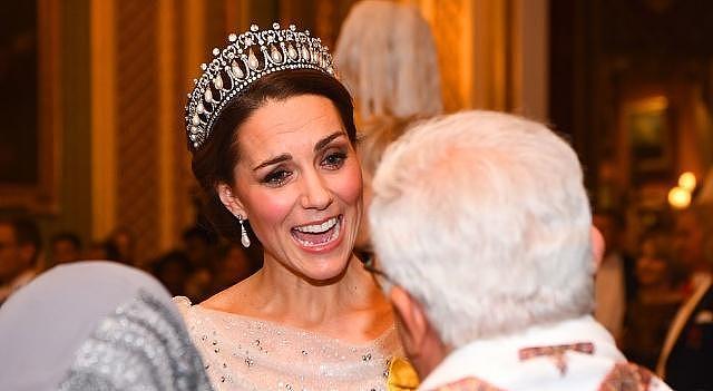 凯特王妃再戴珍珠泪皇冠，换条水晶纱裙更高级，这次美得闪耀全场 - 8