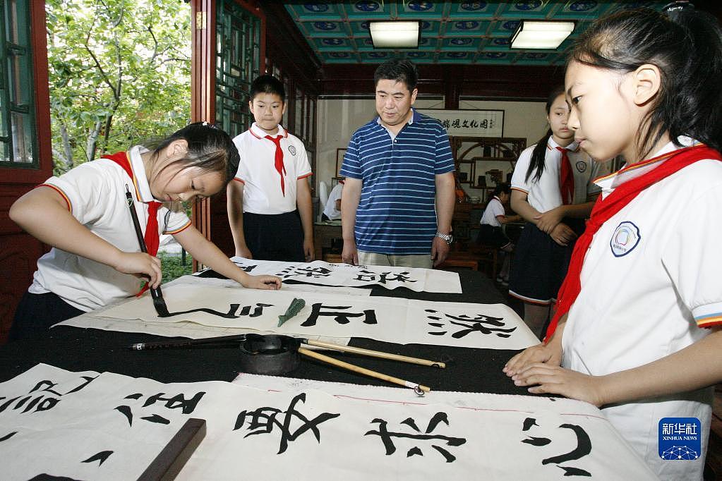 “中国梦要靠你们来实现”——习近平总书记关心少年儿童成长成才纪实 - 11