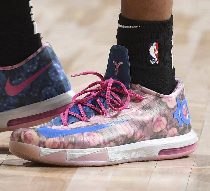 NBA球员上脚：欧文穿支线球鞋，KD6乳腺癌配色很经典 - 9