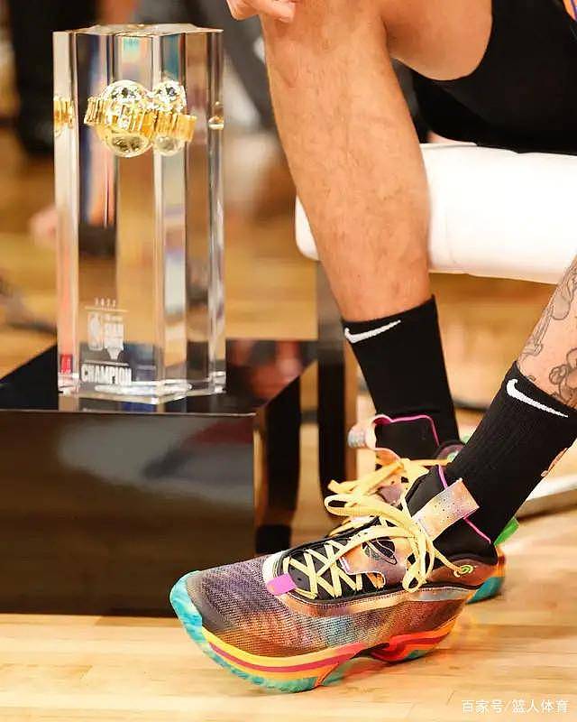 NBA球员上脚：全明星球员战靴来了，库里的粉色安德玛很帅 - 18