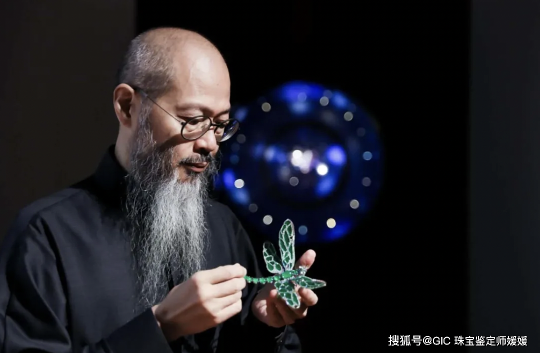 寒门出身的他珠宝造诣高，雕刻设计都全能，被誉为世界华人第一人 - 2