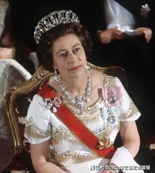 英女王炫丽珠宝库，这才是赤裸裸地炫富，一起鉴赏皇家版珍藏首饰 - 6
