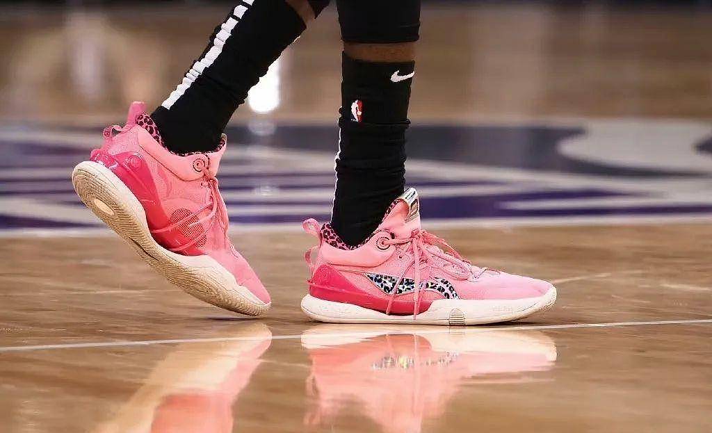 NBA球员上脚：欧文穿支线球鞋，KD6乳腺癌配色很经典 - 13