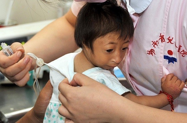 2009年，湖南女子生下2斤袖珍女婴，长相像猴子，马戏团出5万求购 - 7