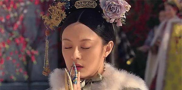 清朝妃子为何喜欢套长甲套？除了美观之外，更多的是为了方便皇帝 - 3