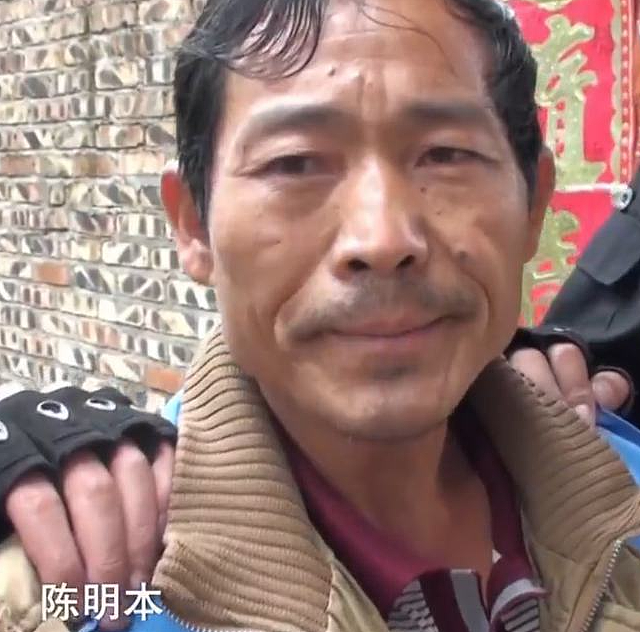 2015年云南男子喝药“自杀”，妻子抱着棺材大哭，父亲却悄悄报警 - 7