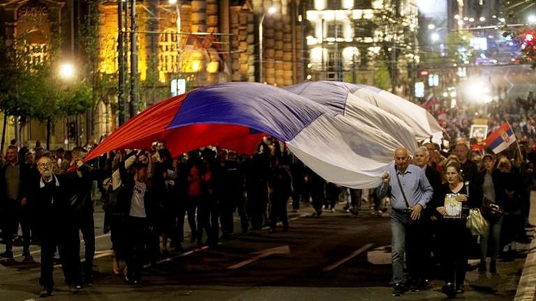 塞尔维亚首都爆发抗议活动：现场高呼“塞尔维亚人和俄罗斯人——永远的兄弟！” - 2