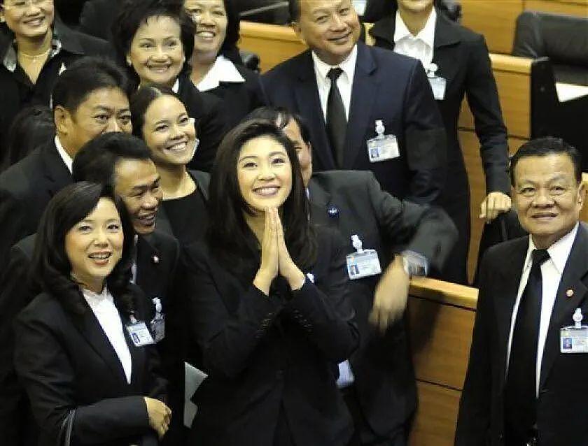 英拉的侄女又进入政坛了，泰国华裔巨商家族的荣耀与流亡之路…… - 116
