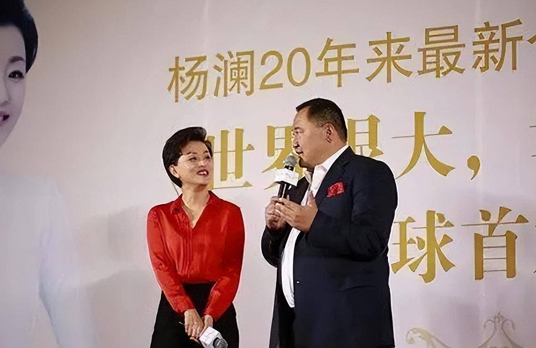 他是杨澜的儿子，长相像复制粘贴，身高1米85，高大帅气 - 14