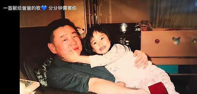 刘銮雄 20 岁女儿刘秀盈晒照，豪宅里和妈妈练舞秀一字马 - 9