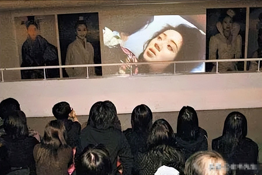 她是“香港的女儿”，曾和张国荣台上拥吻，离世后却被母亲压榨 - 31