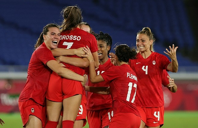 奥运女足决赛-点球大战加拿大4-3瑞典队 首次捧杯 - 1