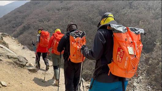 梦想就在巅峰之上，湖南省登山队抵达海拔 4317 米的丁波切 - 1