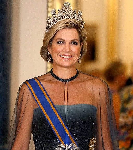 荷兰王后：人高马大气场足，撑得起王冠华服，奢华珠宝不输英女王 - 14