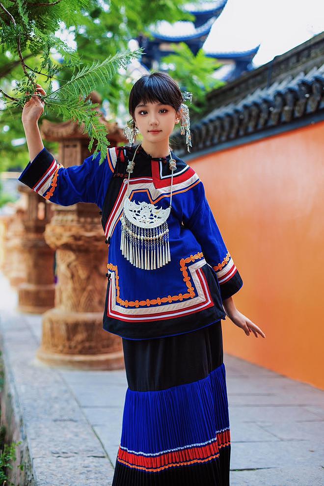 张丹峰和洪欣的 10 岁女儿好漂亮，小小年纪就继承了爸妈的高颜值 - 5