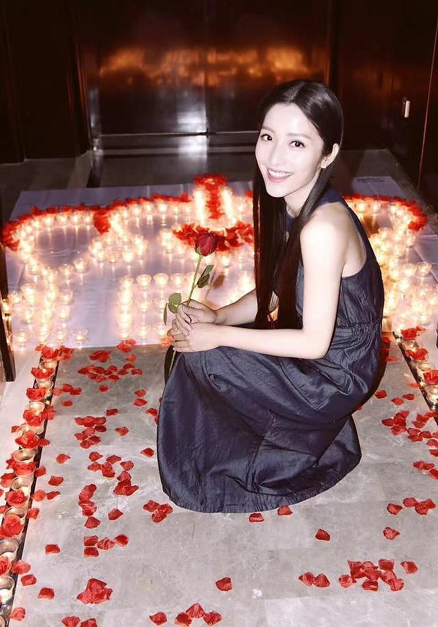 34 岁快女潘辰宣布结婚，穿短裙拍摄婚纱似少女，爱情长跑已 8 年 - 12