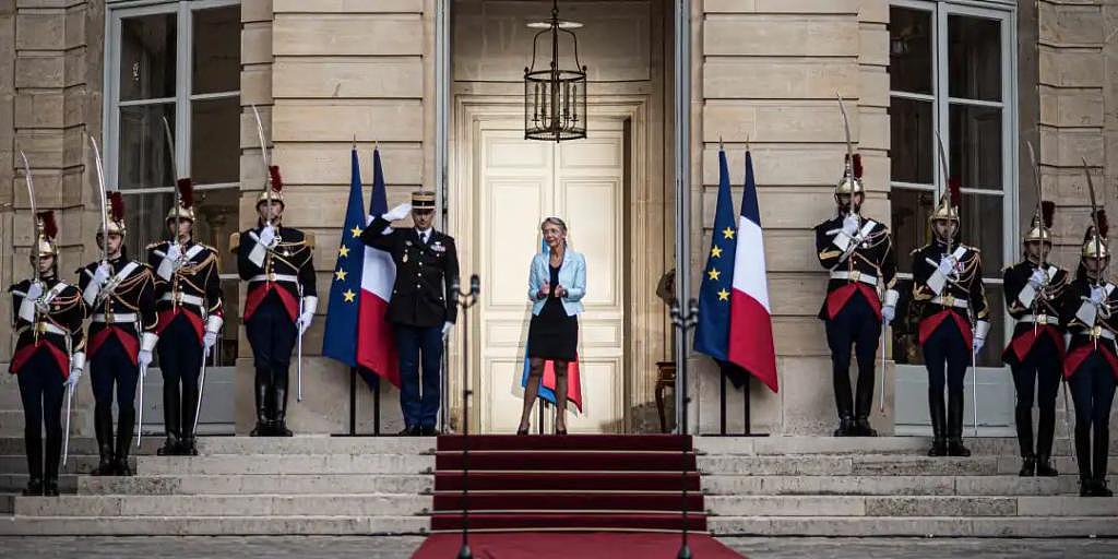 时隔 30 年法国再迎女总理，她是马克龙的“瑞士军刀”，因暴脾气扬名政界 - 1