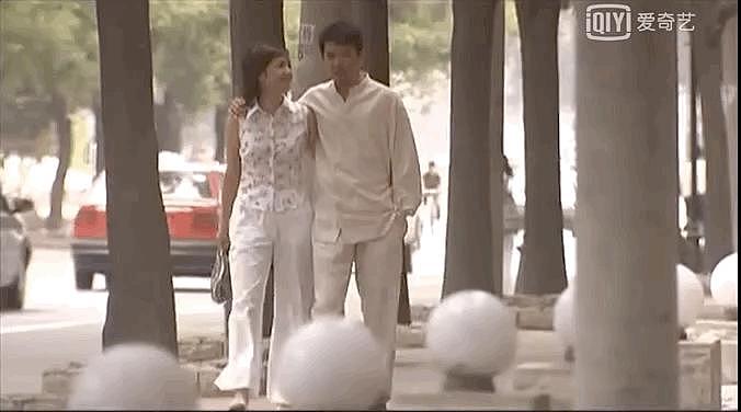这部 04 年的中国版《欲望都市》，价值观超前，穿搭还时髦 - 39