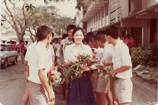 英拉的侄女又进入政坛了，泰国华裔巨商家族的荣耀与流亡之路…… - 109