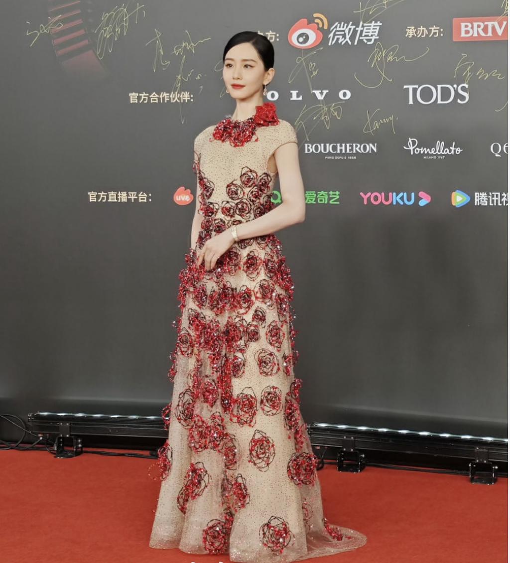 北京这场红毯：张天爱性感，娜扎被营销连累，马伊琍地位不低 - 18