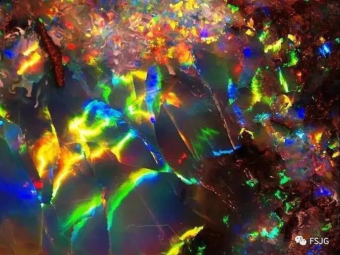 十月生辰石 | 它拥有着世间最绚丽的色彩，它像是星辰大海更像是极光川流 - 2